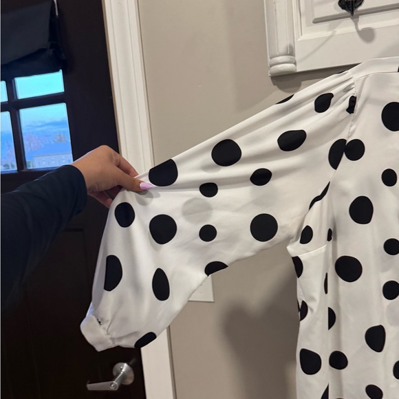 ELOQUII Size 22 Black and White Polka Dot Tie Neck Blouse - Picture 6 of 9